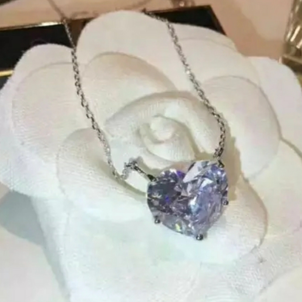 New Love Heart Necklace - Picture 2 of 5